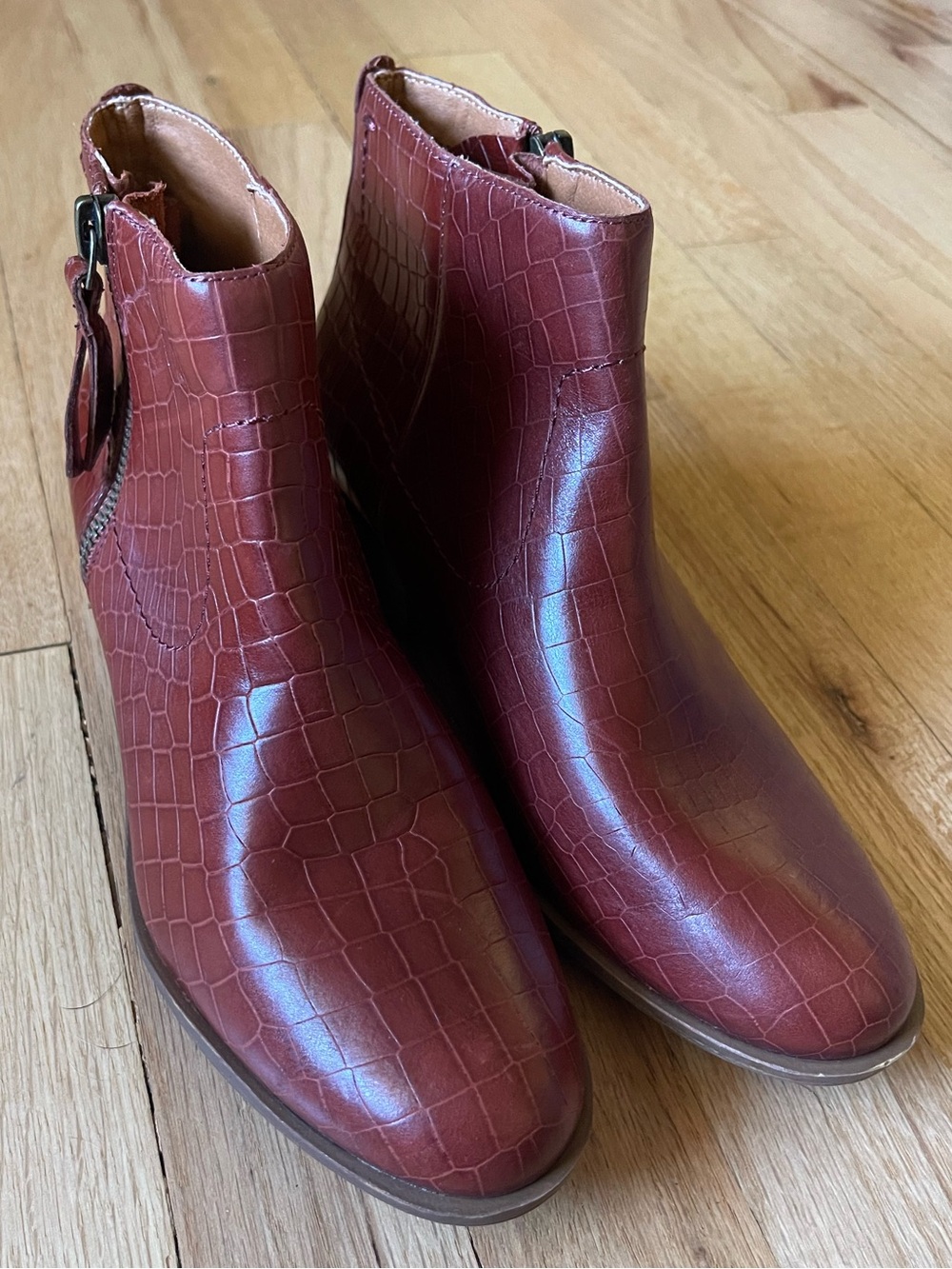 Lucky Brand Blandre Croc-Embossed Burgundy Ankle Boots - Size: 6 Women’s